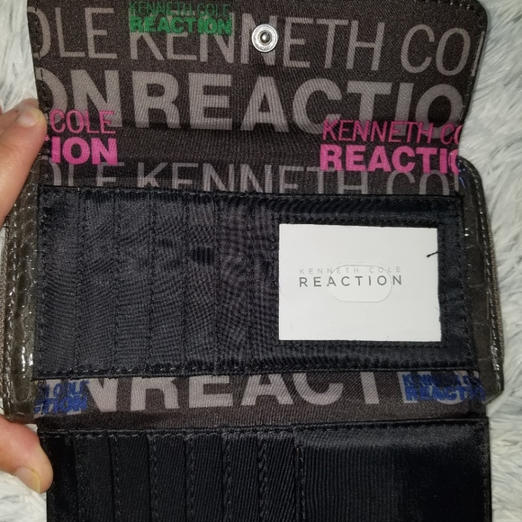 Kenneth Cole reaction - Picture 4 of 4